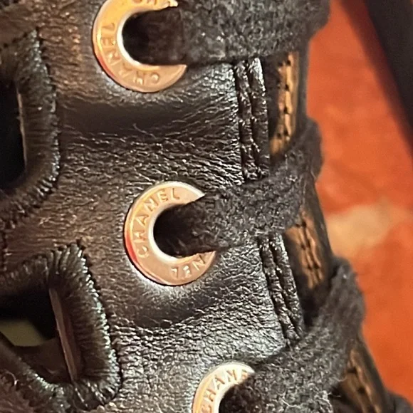 Authentic Chanel. Double sided leather sneaker/boots fabulous camellias all over - Picture 6 of 16